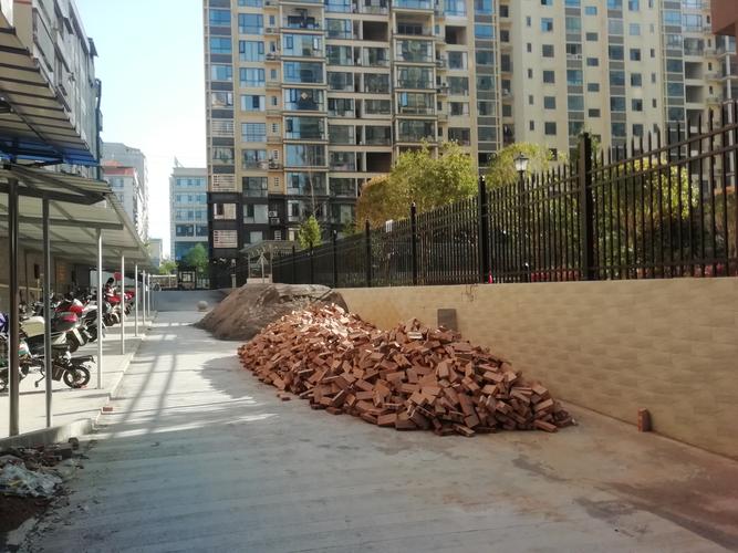 宁远县兴业物业公司乱堆放建筑材料